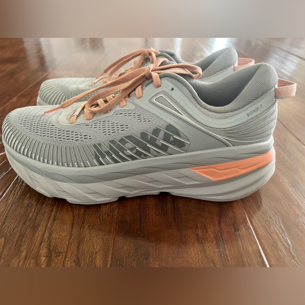 HOKA ONE ONE Women's Size 10 Bondi 7 Shoe Sneaker Running Athletic